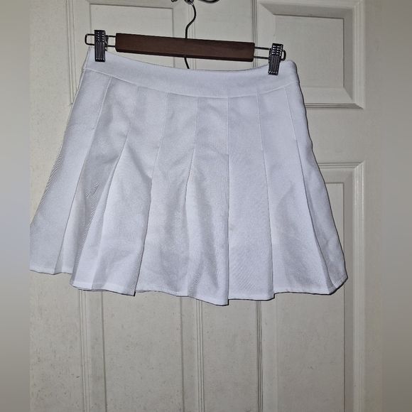 Fashion &dryr pleated white skorts size medium - Picture 1 of 4